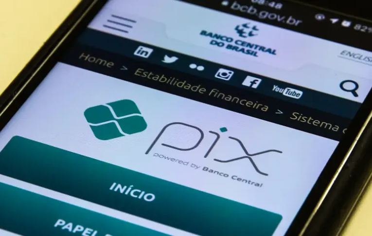 'Arma na mão de criminosos': onda de fake news faz Receita revogar medida sobre Pix e investigar responsáveis por desinformação