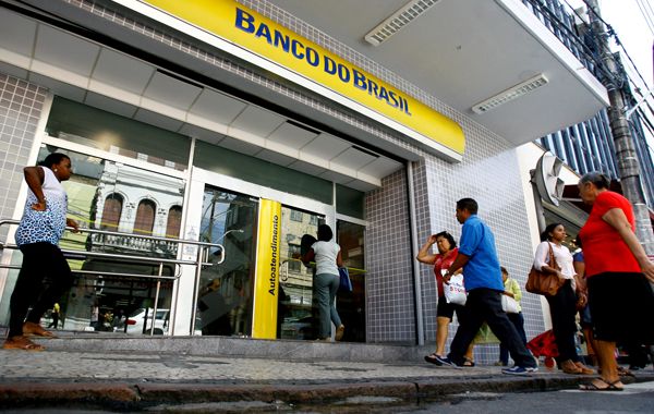 Banco do Brasil encerra parceria com a Caixa em lotéricas e terminais de autoatendimento