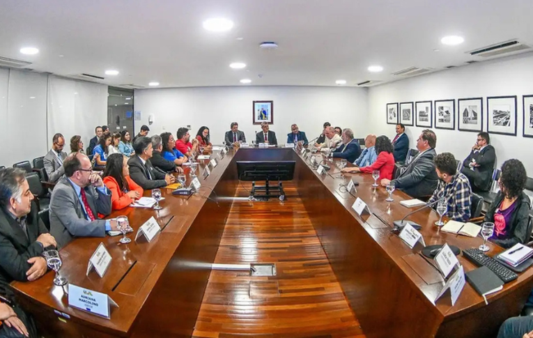 Centrais sindicais pedem isenção de Imposto de Renda sobre PLR