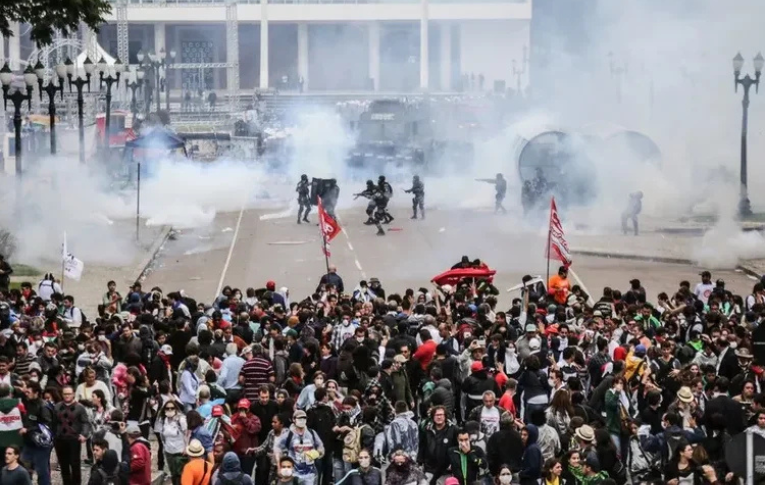 Cicatrizes na democracia: o massacre que não podemos esquecer