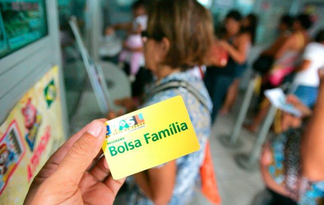 Com crise e cortes no Bolsa Família, 3 milhões entraram na extrema pobreza