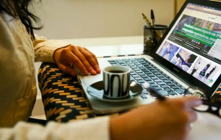 Estabilidade, amamentação e home office. Conheça os direitos das mães trabalhadoras