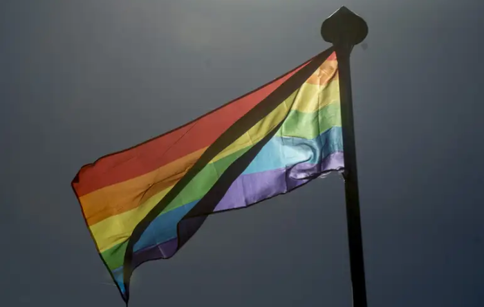 Lei Maria da Penha passa a valer também para mulheres trans e casais homoafetivos