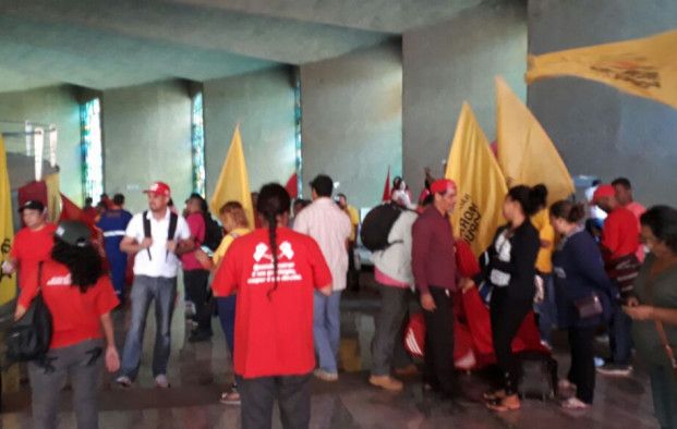 Movimentos sociais ocupam matriz da Caixa, em Brasília