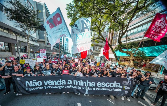 Novas regras deixam venda de escolas no Governo do PR ainda mais antidemocrática