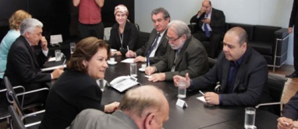 Miriam Belchior reafirma à Contraf-CUT Caixa 100% pública e mais diálogo