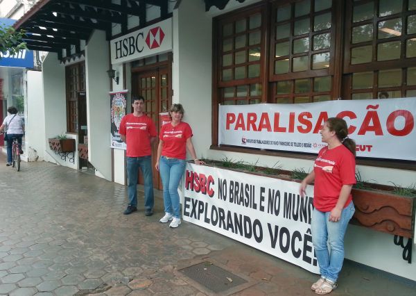 HSBC demite em massa, bancários param agências e departamentos em diversos estados