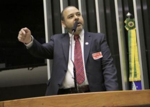 Em debate no plenário da Câmara, trabalhadores exigem retirada do PL 4330