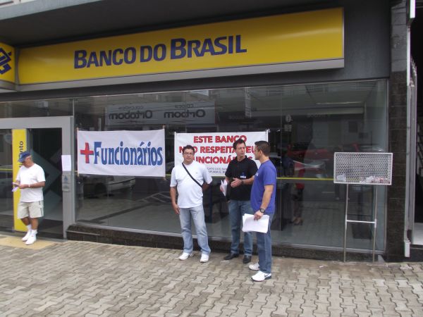 Protesto na agência Portal do Lago, em Guarapuava