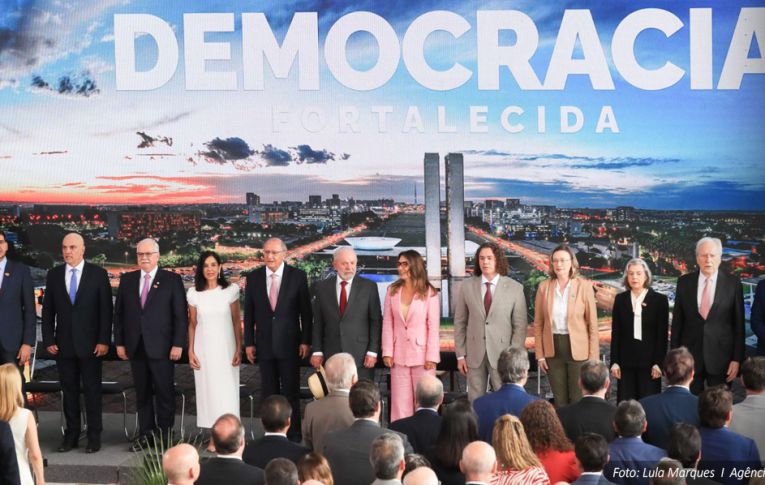 Sem anistia: categoria bancária participa de cerimônia do 8 de Janeiro, em Brasília