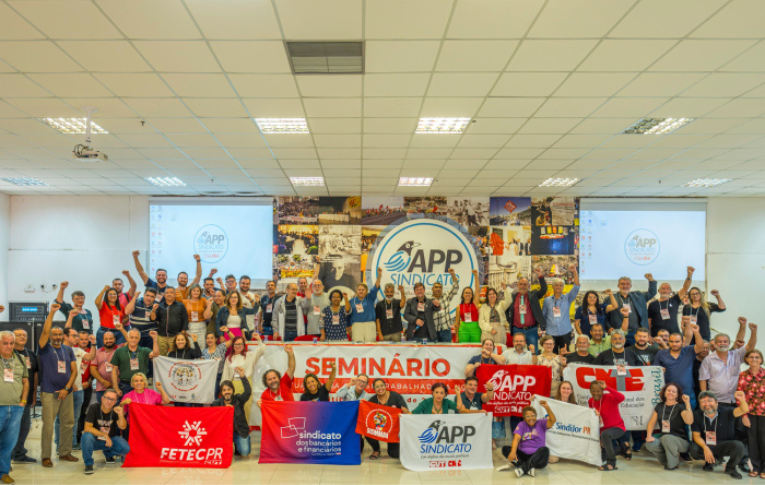 Seminário de 40 anos da CUT Paraná reúne sindicalistas em Curitiba 
