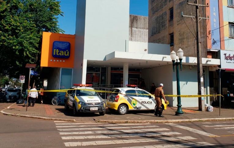 Tentativa de assalto no banco Itaú de Campo Mourão termina em prisão de criminoso