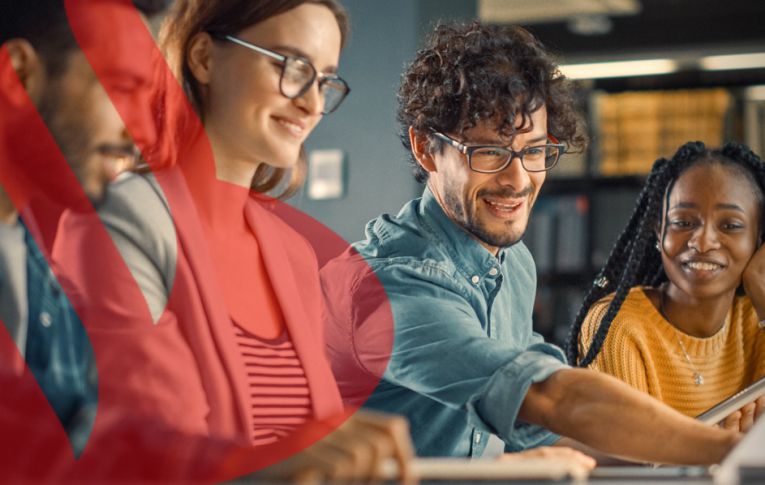 Último dia para se inscrever para bolsas de estudo de graduação, pós e MBA no Santander