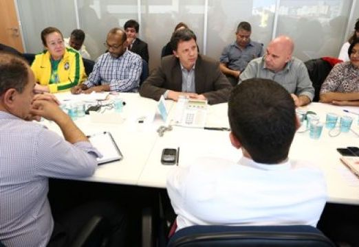 Integrantes da COE Itaú com o Banco
