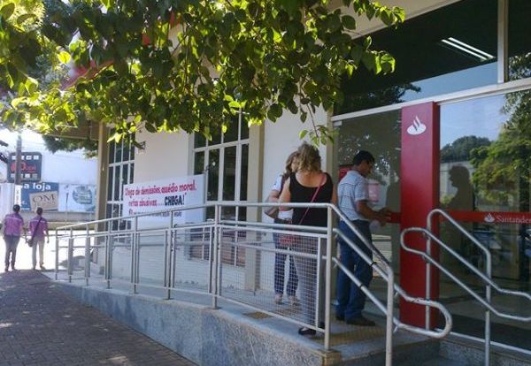 Dia de luta contra demissões no Santander /PACTU