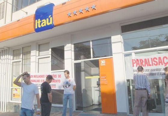 Paralisação no Itaú em Umuarama