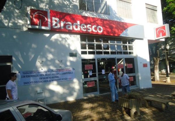 Terceiro dia de greve base sindical de Paranavaí 