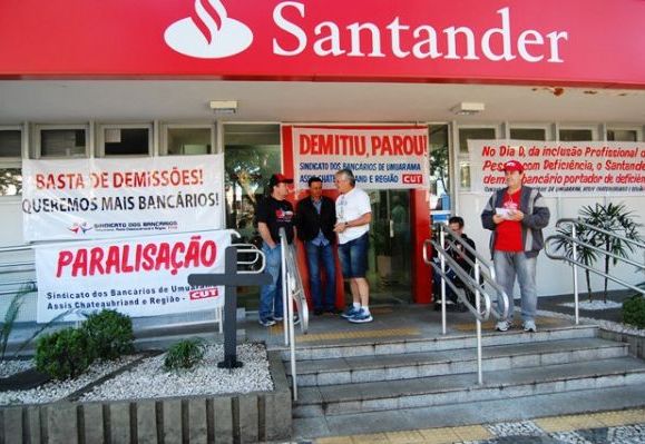 Paralisição no Santander de Umuarama