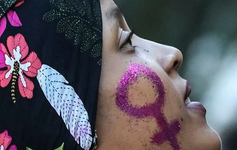 25N: Dia de luta pelo fim da violência às mulheres, veja a origem da data e os desafios atuais