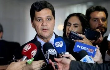 Após quatro dias, relator desiste de suspender reforma trabalhista