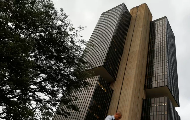 Após site sair do ar, BC suspende consulta a R$ 8 bi esquecidos em bancos