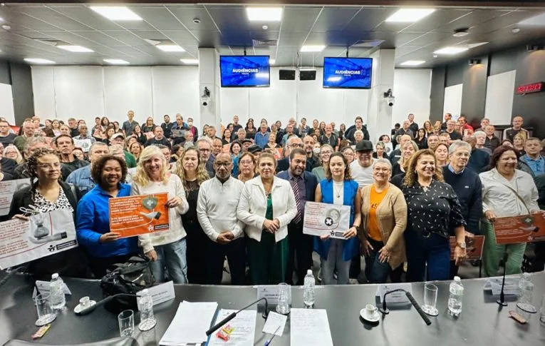 Aposentados do Itaú lotam audiência pública pelo direito à saúde na Alesp