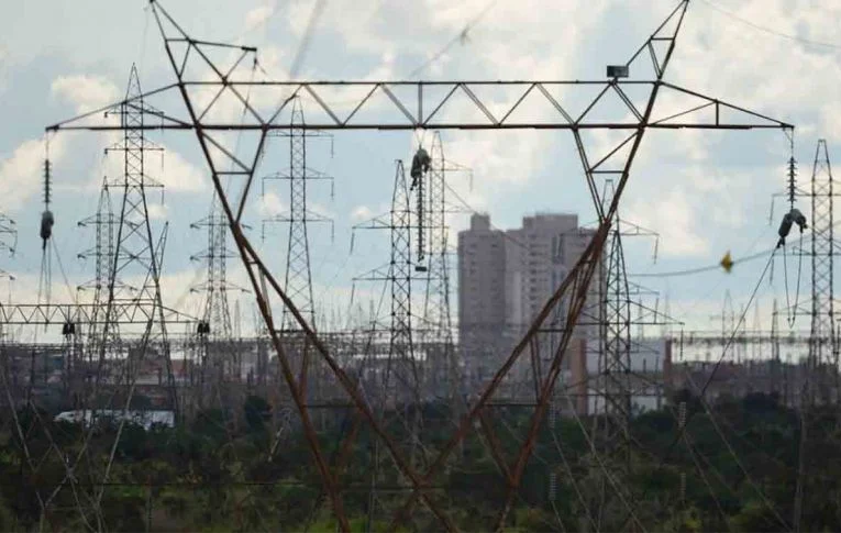 Ato no Senado defende empresas públicas contra privatizações de Bolsonaro