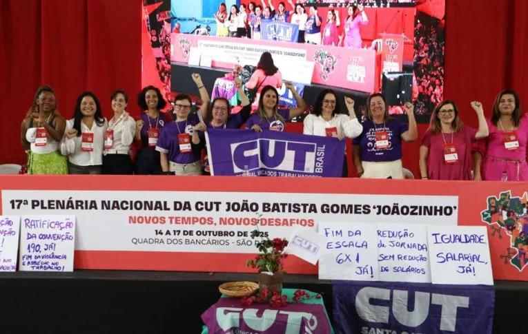 Bancárias participam de Plenária de Mulheres da CUT e reforçam unidade de trabalhadoras