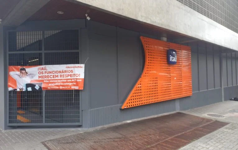 Bancários do Itaú respondem à ganância do banco e paralisam atividades