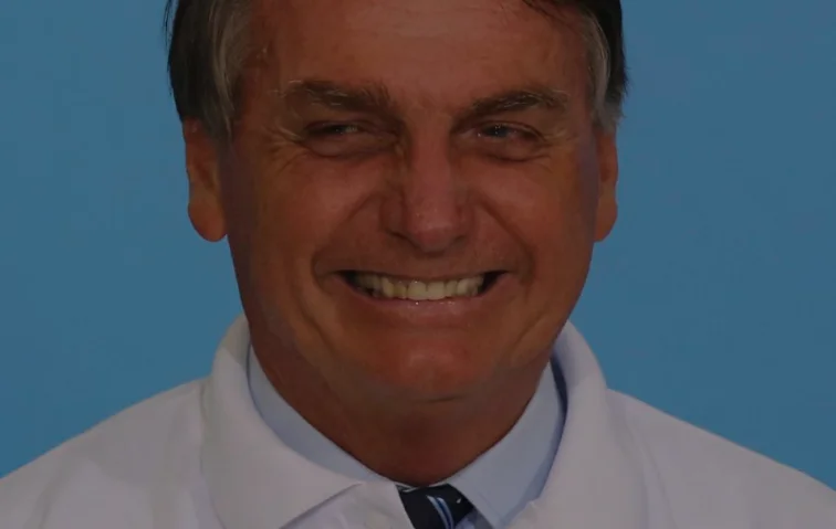 Bolsonaro bate o próprio recorde: 2020 é o ano com maior aprovação de agrotóxicos da história