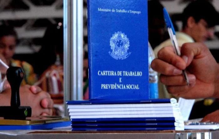 Caged: Governo anunciou geração de empregos 46,8% maior do que o real em 2020