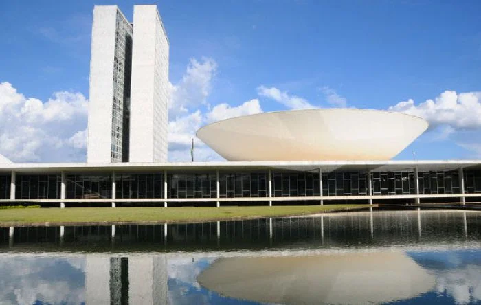 Câmara Federal aprova projeto que prevê licença menstrual de até dois dias 