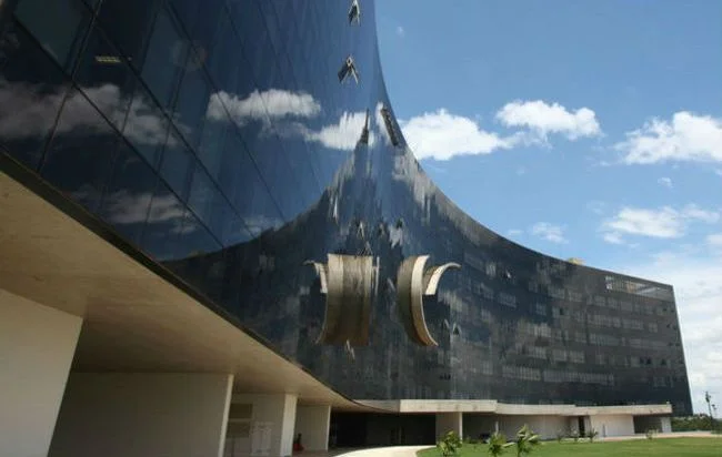 Cargo de confiança de bancário não pode ser presumido sem prova das reais funções