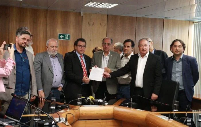 Centrais propõem retomada da política de salário mínimo com reajuste real de 2,4%