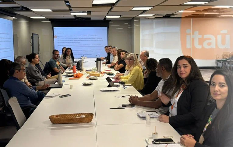 COE Itaú cobra banco sobre fechamento de agências, metas do GERA e segurança nos espaços de negócios