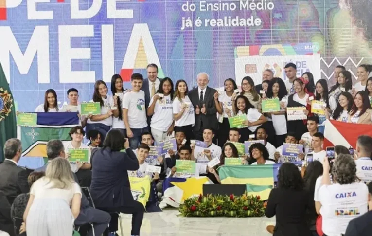 Controle de gastos ameaça projetos e meta de investimentos em educação