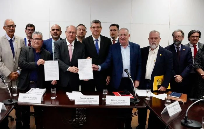 CUT e demais centrais entregam a Alckmin propostas para superar guerra comercial 