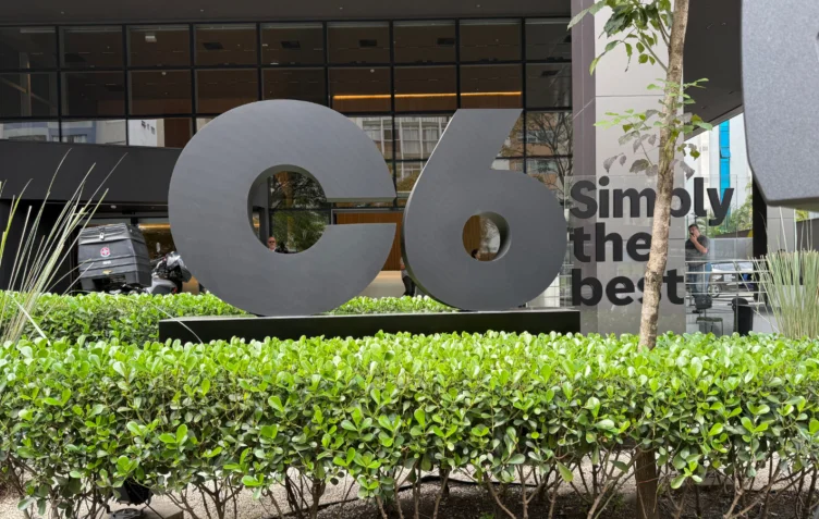 Digitalização dos bancos precarizou empregos, diz Contraf-CUT