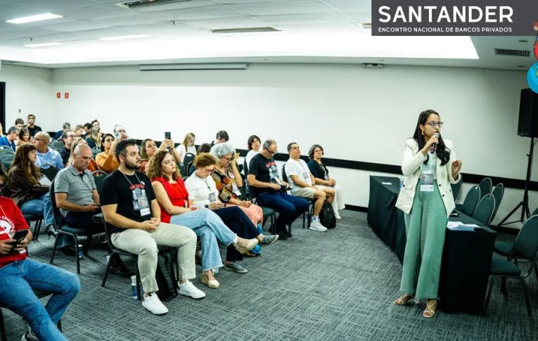 Encontro Nacional do Santander debate intensificação das ações de luta e organização