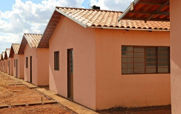 Governo corta 90% do orçamento do Casa Verde e Amarela e paralisa 140 mil obras