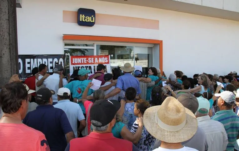Itaú encerra atividades e deixa Luiziana sem banco