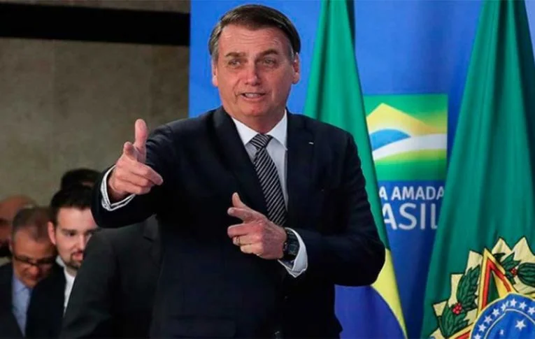 Legado de Bolsonaro: quem ganha um salário mínimo e meio paga imposto de renda