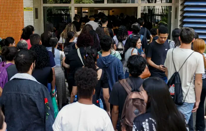 Lula sanciona lei que amplia para 30% cotas para negros em concursos 