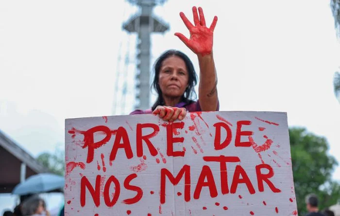 Manifestações de mulheres contra o feminicídio e a violência ocupam as ruas do país 