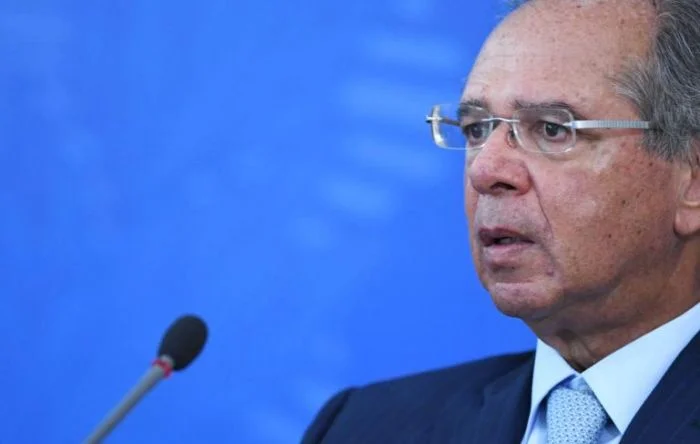 Ministro da Economia de Bolsonaro defende redução do valor do auxílio de R$ 600