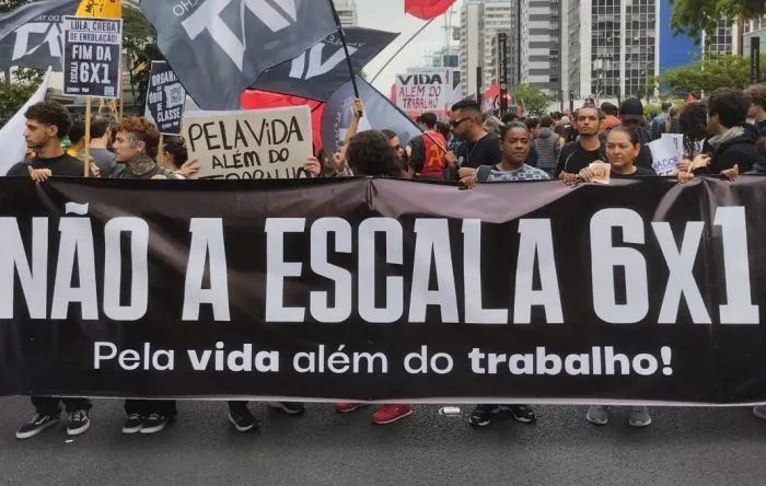 Ministro do Trabalho defende revisão da escala 6x1 e redução da jornada 