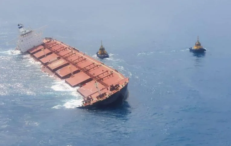 Navio com minério encalhado no Maranhão ameaça envolver a Vale em nova tragédia ambiental