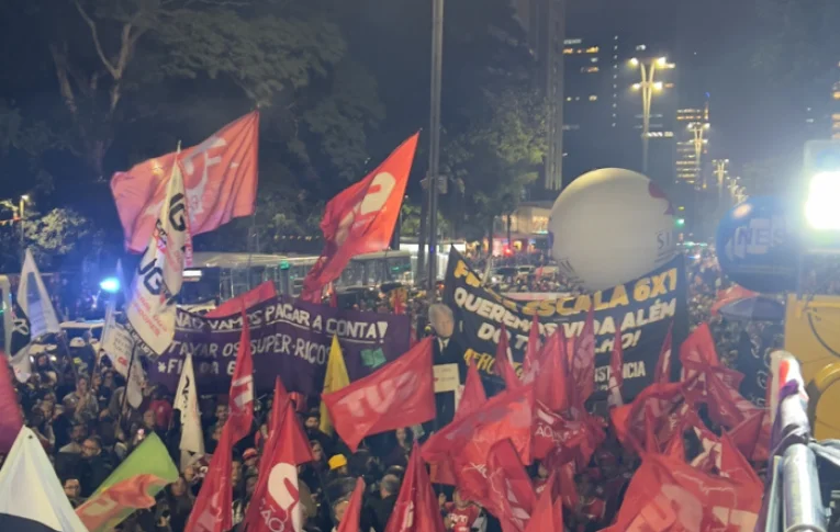 Oposição ao governo resiste a pautar no Congresso o fim da escala 6x1 