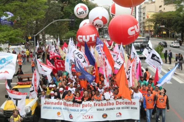 Em dia de mobilização por trabalho decente, CUT entrega pauta de reivindicações para a Fiesp
