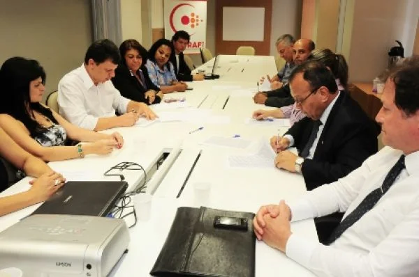 Contraf/CUT assina acordo sobre ponto eletrônico com o Bradesco